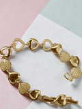 Bella pulsera de corazones,oro laminado