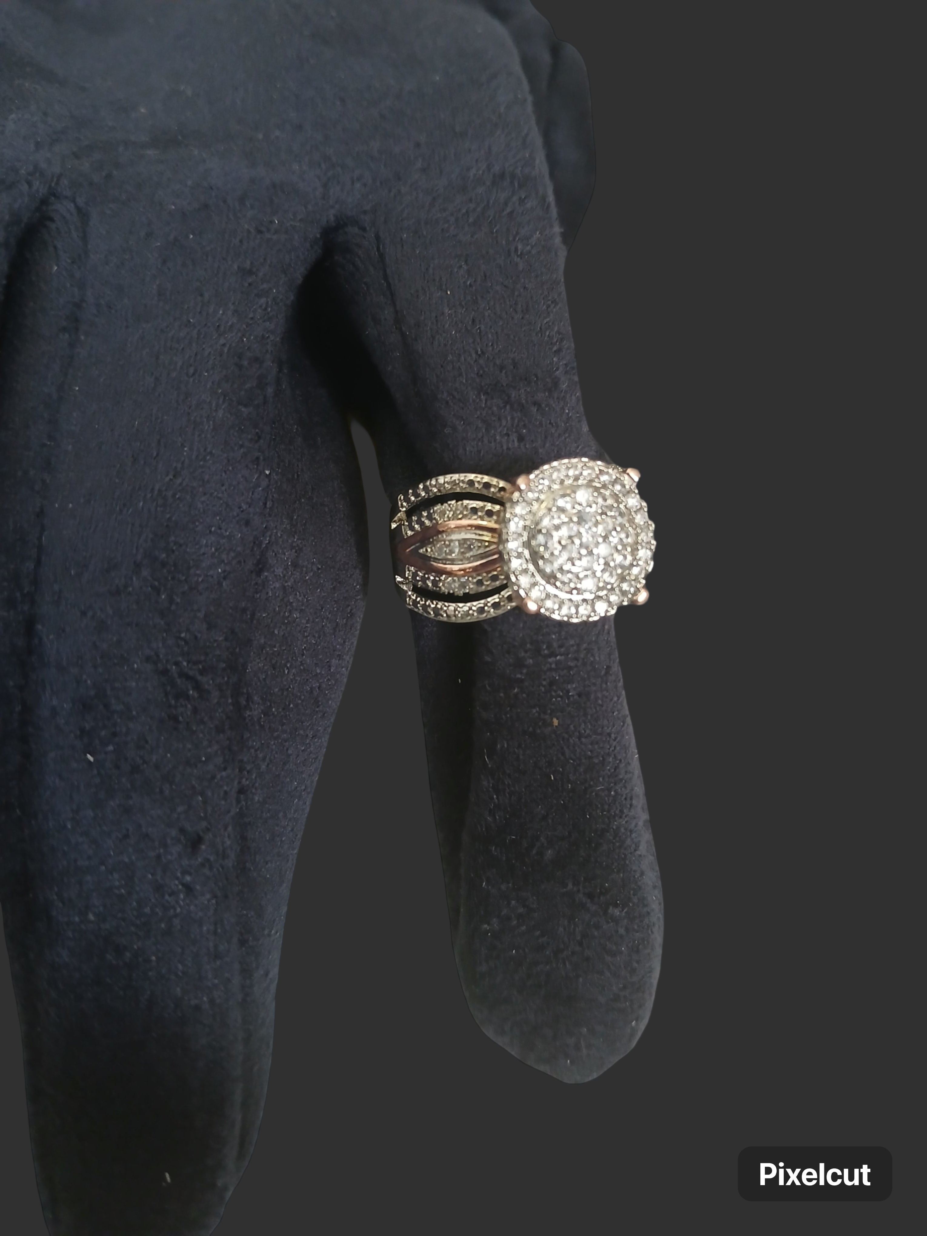 Hermoso anillo de 2 tonos